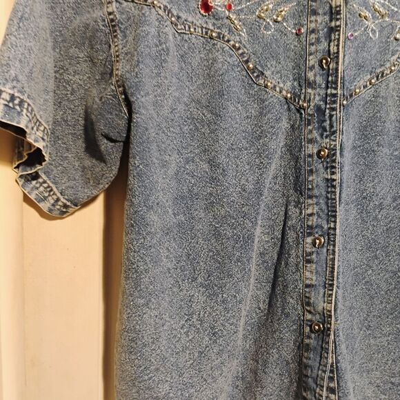 Pretty Blue Vintage Blue and Red Button Down Shirt with Floral Embroidery - Picture 5 of 14